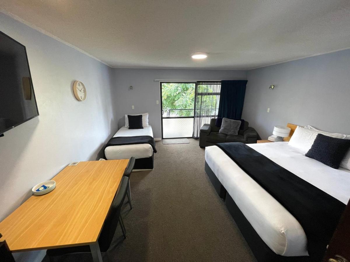 Hacienda Motor Lodge Palmerston North Extérieur photo